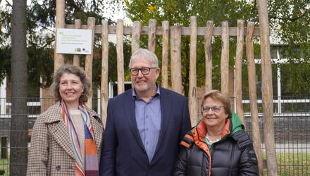 Bart Nevens met provincieraadsleden Tine Eerlingen en Maud Van Hollebeke